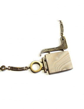 840 Brass necklace with Flint