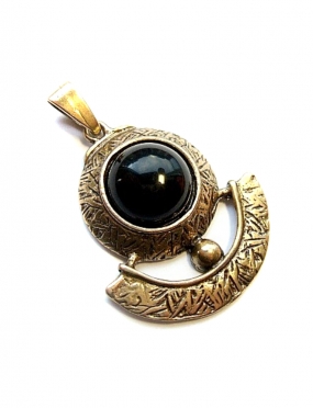 798 Brass pendant with Onyx