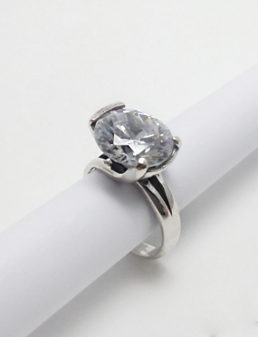 438 Silver ring with Zircon...