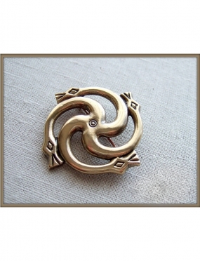 503 Brass brooch with the Serpent's Heads