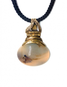 1895 Brass pendant with Agate