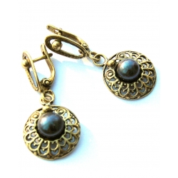1425 Brass earrings with Black Pearl